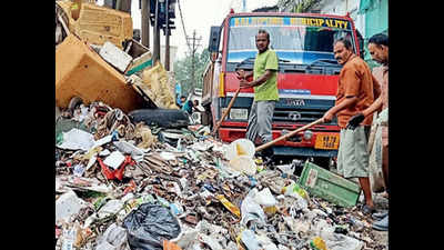 Civic workers start removing garbage from Kalimpong roads