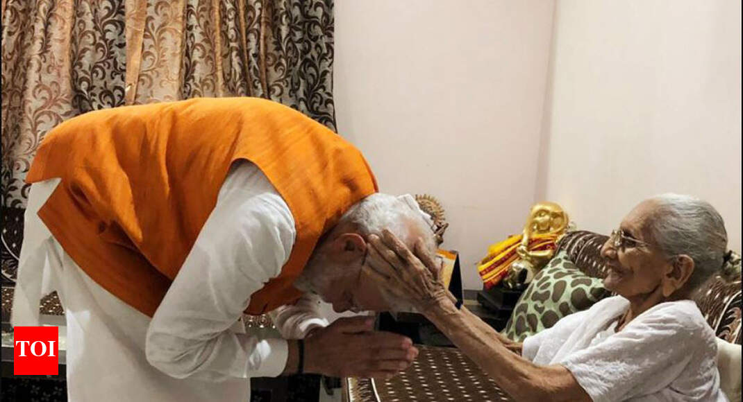 On 69th birthday, PM has lunch with his mother