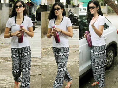 Shanaya Kapoor looks minty fresh as she steps out of her dance class