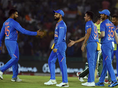 2nd T20I: De Kock, Bavuma shine but India restrict South Africa to 149/5