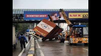 Mumbai: Truck overturns on Jogeshwari-Vikhroli Link Road, traffic hit