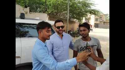 Selfie moment for locals after Saif Ali Khan forgets way to Pataudi Palace