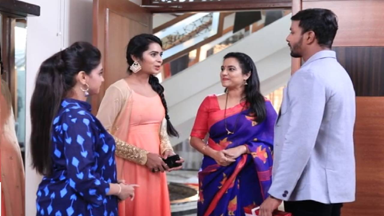 Agnisakshi update, September 18: Shourya surprises Maya with a gift - Times  of India