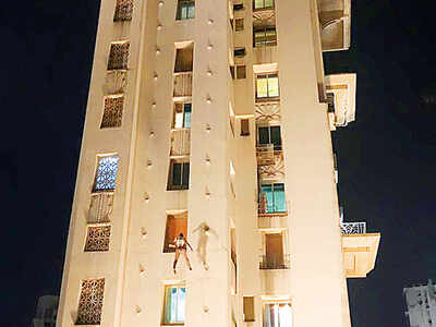 Christopher Nolan shoots thrilling stunts at a Mumbai high-rise