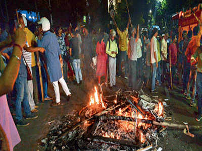 ABVP supporters commit arson at Jadavpur University gate, ransack rooms on campus