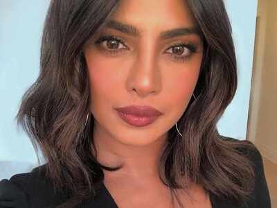 Pic: Priyanka Chopra looks every bit of glamorous in her selfie | Hindi  Movie News - Times of India