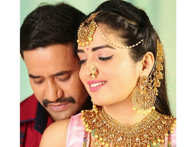 'Nirahua The Leader': Aamrapali Dubey shares a romantic pose with Nirahua from the sets