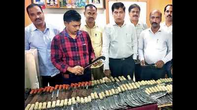 Pune: Cops seize 452 choppers over two days, arrest six