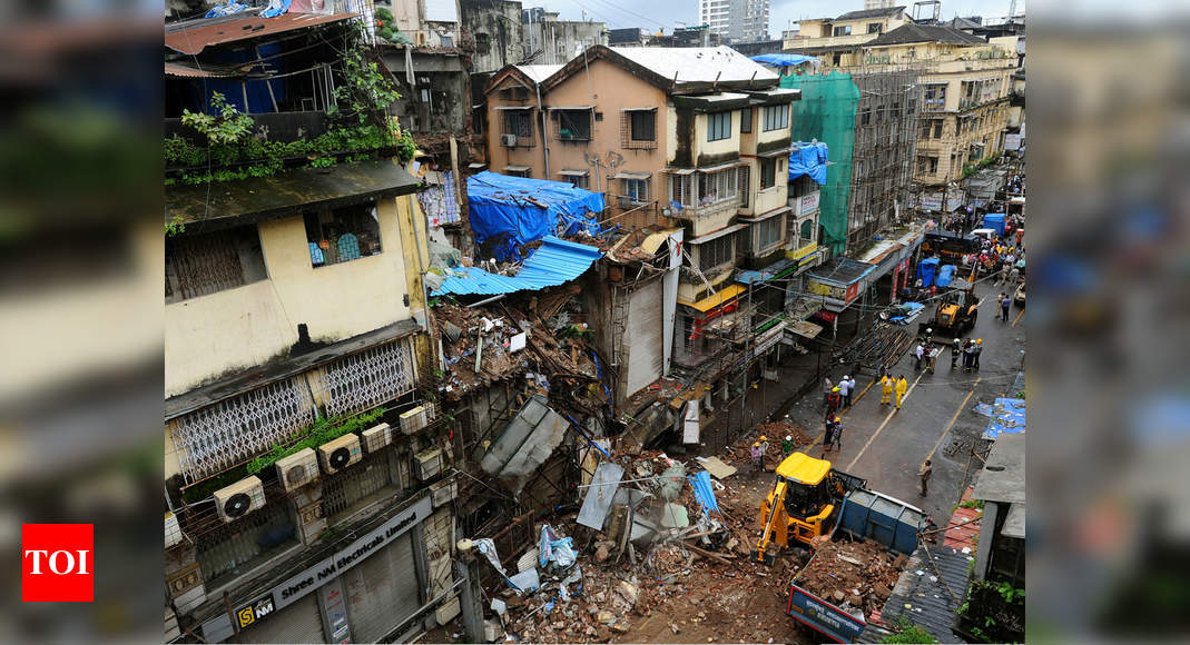 Lucky escape for a dozen as part of South Bombay house collapses ...