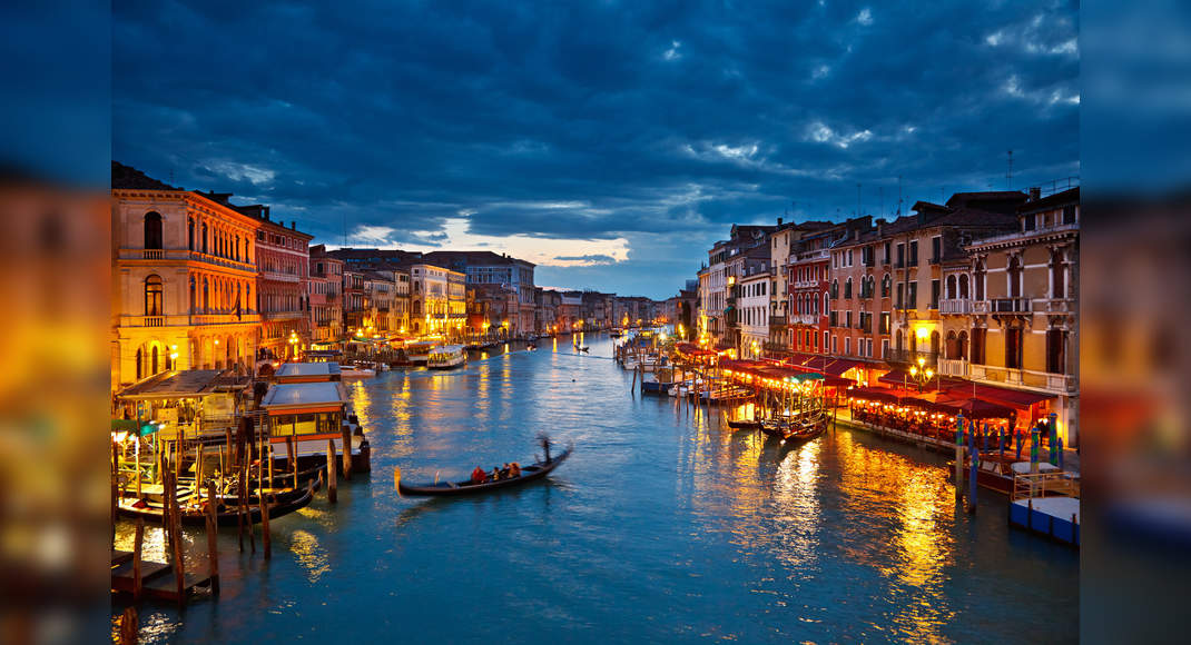 Tourists Go Nude Swimming In Venice Canal Got Themselves Arrested For The Obscene Act Venice