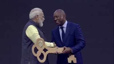 Modi presented keys to Houston City on his arrival at 'Howdy, Modi' event