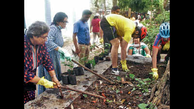 Kolkata: Activists, cyclists and locals join hands to clean up heritage Paddapukur pond