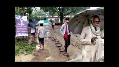 Hamirpur: Poll boycott, rains keep turnout at 48%