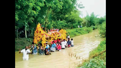 Funeral across canal in Ariyalur: State Human Rights Commission takes notice