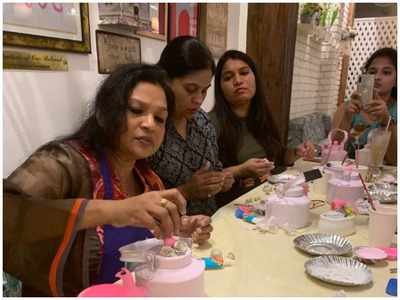 Mumbaikars signed up for a kettle painting workshop