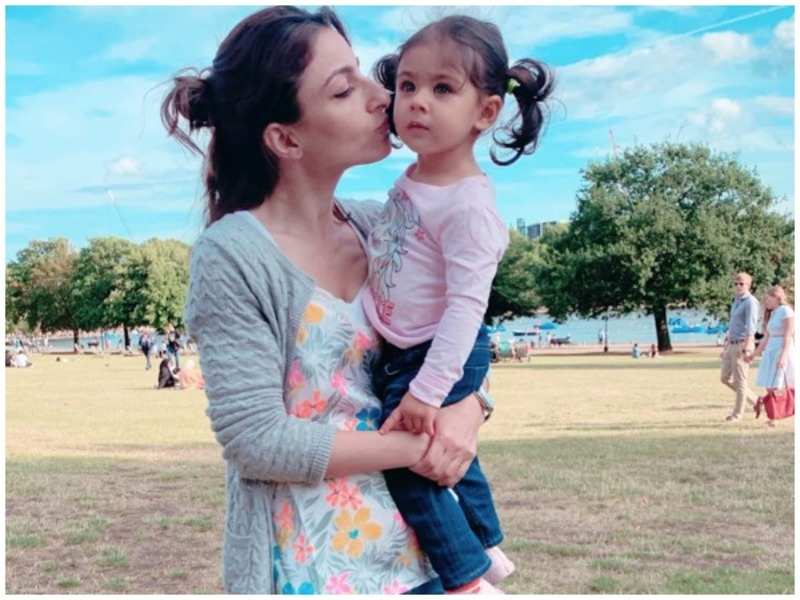 Baby’s Day Out: Soha Ali Khan spotted with daughter Inaaya | Hindi