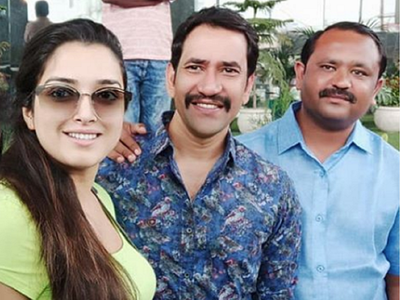 Nirahua and Aamrapali Dubey wrap the first schedule of 'Nirahua The Leader'