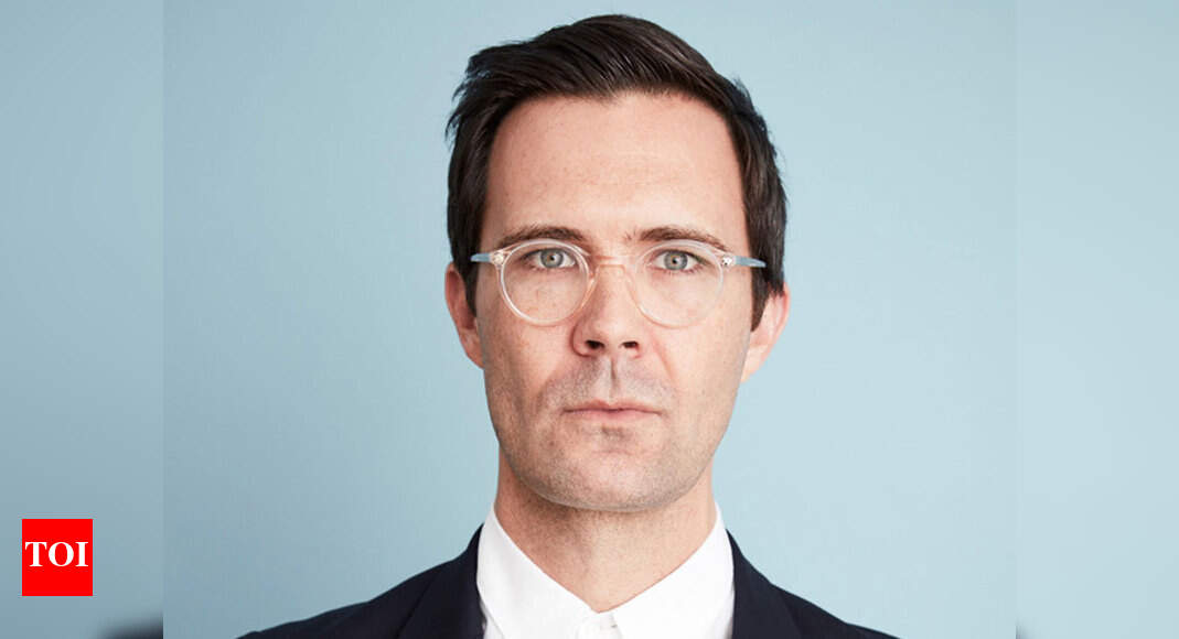 Осгуд перкинс режиссер. Осгуд перкинс режиссер. Оз перкинс и его отец. Осгуд перкинс режиссер. Чарльза осгуда.