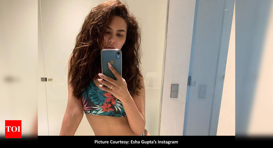 Esha Gupta Sets Temperature Soaring With Her Latest Bikini Mirror Selfie Hindi Movie News