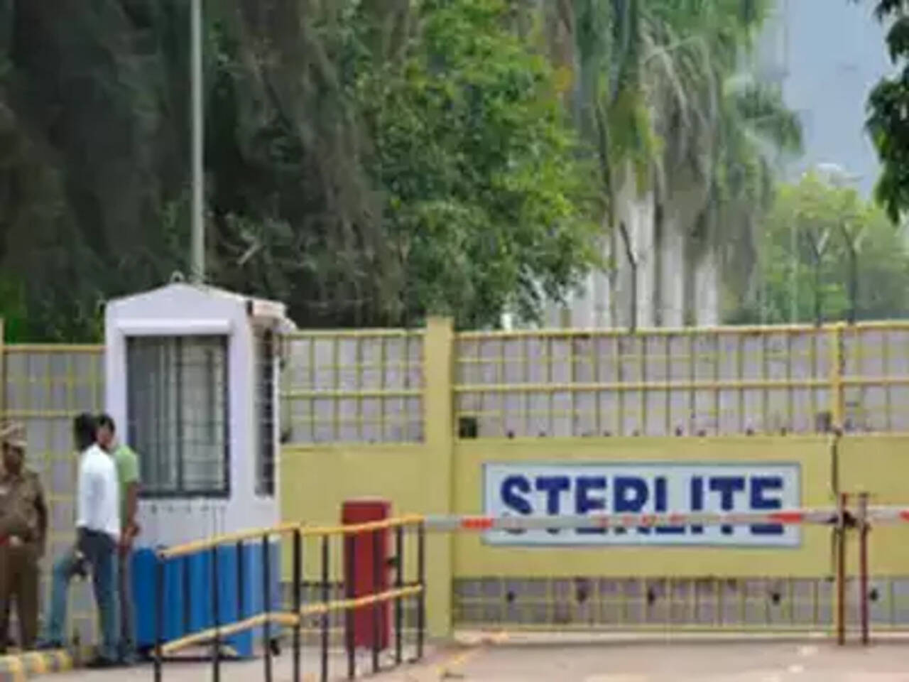 Transfer of Sterlite closure case: Vedanta, TN govt request Madras HC  registry to post cases before original bench | Chennai News - Times of India