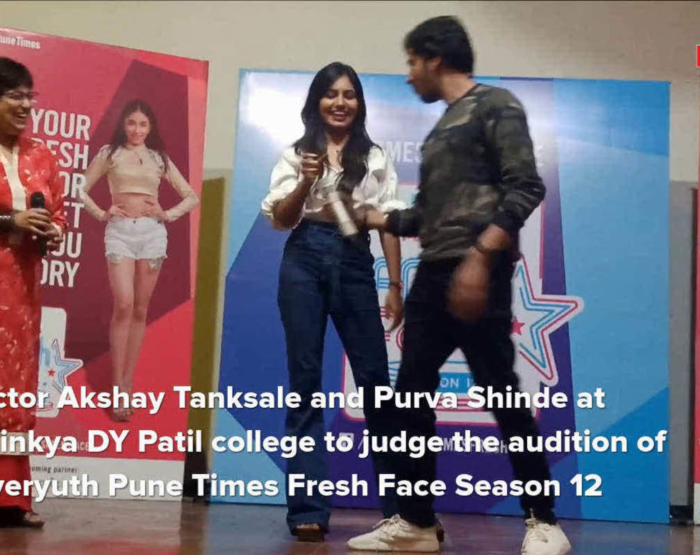 
Actor Akshay Tanksale and Purva Shinde have fun on stage!

