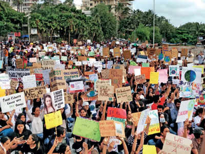 Thousands of Mumbaikars throng Carter Road to join global climate strike