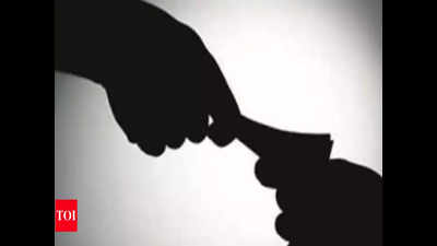 Saras village sarpanch’s husband caught taking Rs 25,000 bribe