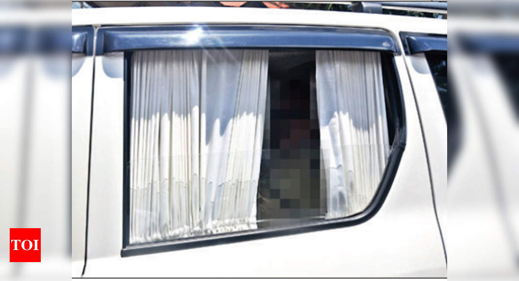 Remove curtains from government vehicles, says Motor Vehicles
