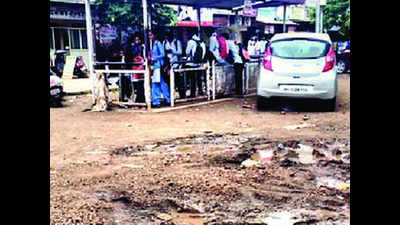 College students in Deolali Camp area face commuting woes