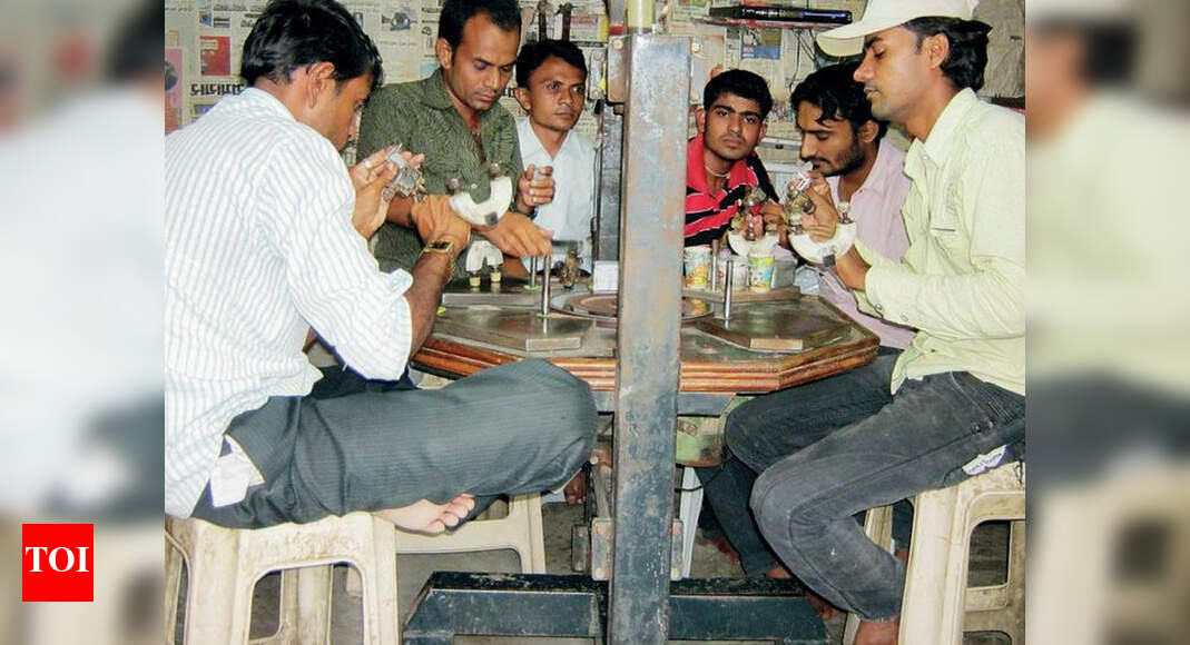 Surat Diamond Association helps diamond workers stress Surat