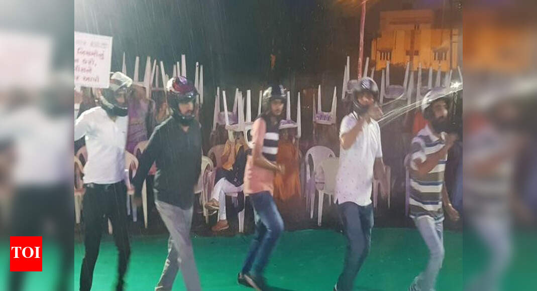 Traffic rule violators can take a leaf out of helmet garba in Surat