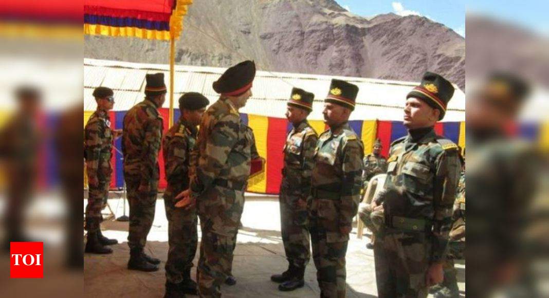 Army Northern Command Chief Visits Forward Areas Along LAC In Ladakh ...