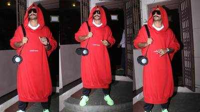 Ranveer Singh wears a red hoodie; fans call him 'Jaadu', ‘Biggest Joker’