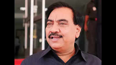 Eknath Khadse turns Independent, files papers