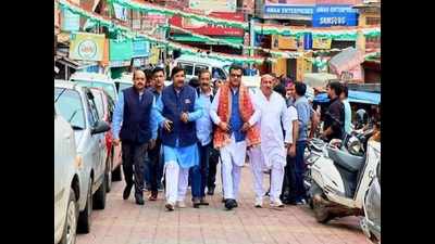 Congress targets BJP rebels for votes at Dharamshala