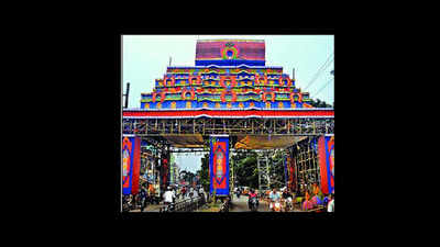 Cuttack pujas replicate famous temples, statues