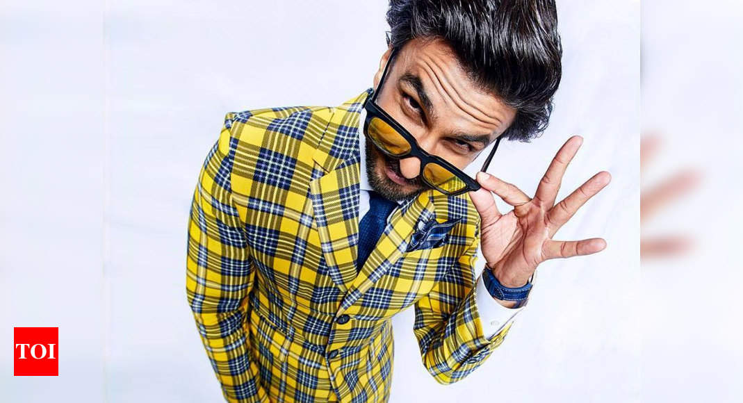 10 times Ranveer Singh pulled off these over the top looks! | Hindi