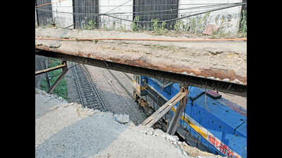 Footpath on flyover at Ashram caves in