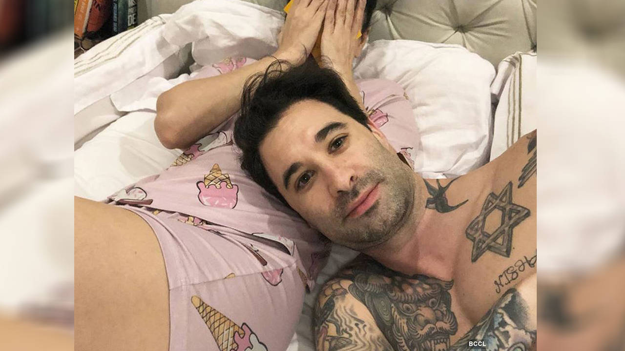 Sunny Leone and hubby Daniel Weber's cosy moment is going viral in the  cyberspace | Hindi Movie News - Bollywood - Times of India