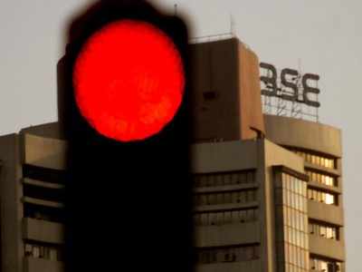 Sensex tanks over 400 points as repo rate cut fails to cheer