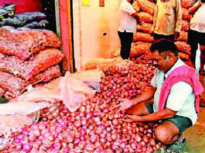Onion trucks halted at border finally allowed to enter Bangladesh