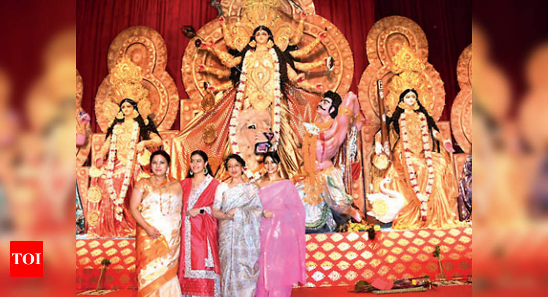 Durga Puja heralds a festive start to weekend in Maharashtra Mumbai