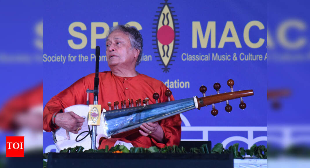 Sarod maestro Amjad Ali Khan enthralls audience at a concert in Jaipur