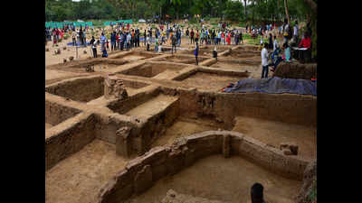 Love for Tamil attracts thousands of tourists to Keezhadi excavation site
