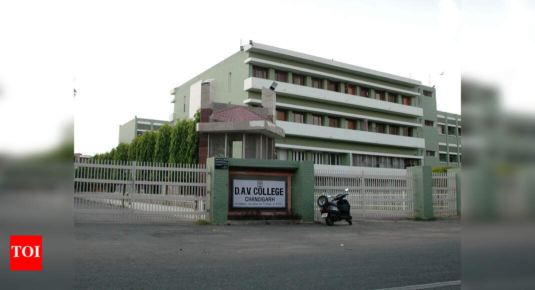 Chandigarh Six Held In DAV College Attack Case Chandigarh News