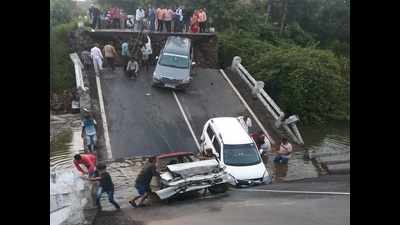 Gujarat: 12 injured in Junagarh bridge collapse