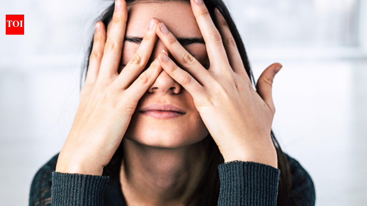Hidden Depression Signs & Symptoms: Three SNEAKY Signs of Depression ...