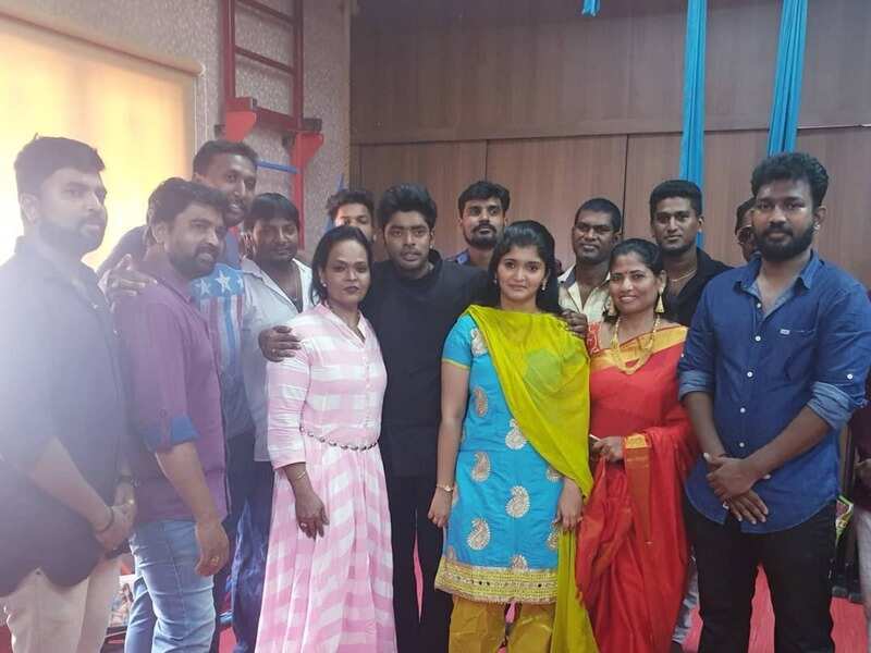 Bigg Boss Tamil 3 Sandy Takes Blessings From His Guru Kala Master Times Of India