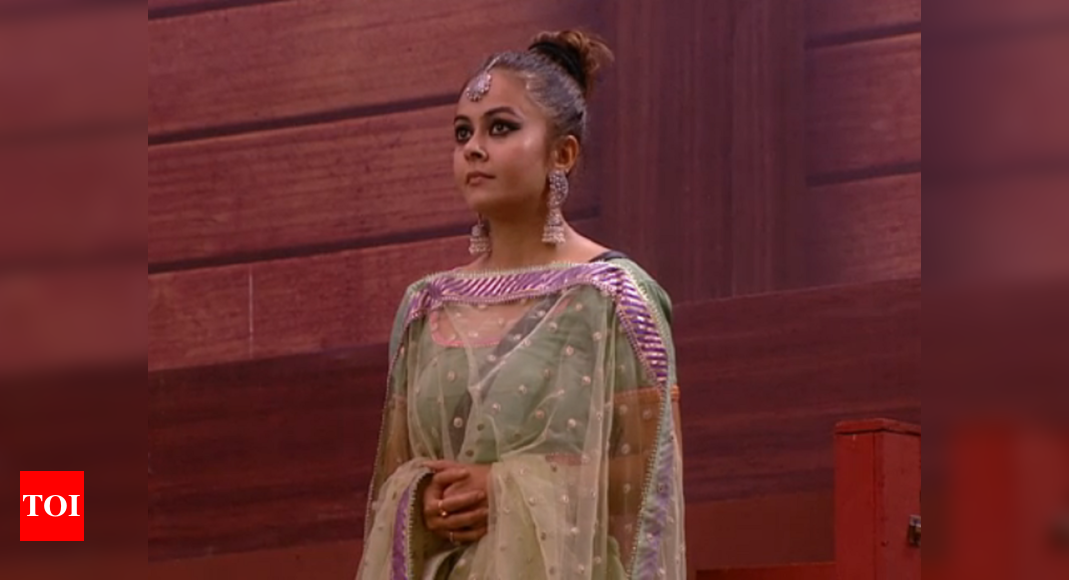 Bigg Boss 13 Twitterati Disappointed As Cunning Devoleena