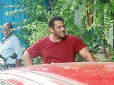 Photos: Salman Khan dons an uber cool look as he gets snapped in the city!